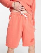 Nike - Shorts med broderet logo i vasket rød