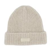 Ribbet Uld Beanie med Logo Emblem