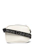 Ultralight Dblzip Camerabag21 Pu Bags Crossbody Bags White Calvin Klein