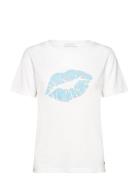 T-Shirt With Kissing Lips - Mid Sle Tops T-shirts & Tops Short-sleeved White Coster Copenhagen