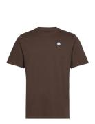 Loke Badge T-Shirt - Regenerative O Tops T-Kortærmet Skjorte Brown Knowledge Cotton Apparel