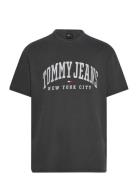 Tjm Reg Arc Varsity Washed Tee Tops T-Kortærmet Skjorte Black Tommy Jeans