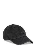 Wardrobe Ess Metal Dad Cap Sport Women Sport Accessories Sport Caps Black PUMA