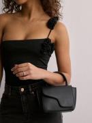 ATP ATELIER - Skuldertasker - Sort - Montalcino Leather Mini Handbag - Tasker - Shoulder Bags