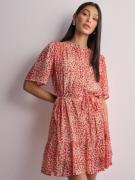 JdY - Korte kjoler - Oatmeal Carmine & Dusty Orange Dot - Jdyjenify Life S/S Shirt Dress Wvn - Kjoler