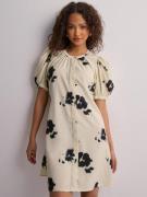 Object Collectors Item - Korte kjoler - Sandshell Flower - Objjenni 3/4 Shirt Dress 132 - Kjoler