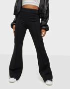 Spanx - Sort - The Perfect Black Pant, Hi-Rise Flare