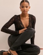 Nelly - Sort - Gorgeous Lace LS Top