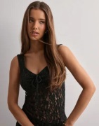 Nelly - Sort - Romantic Lace Sleeveless Top