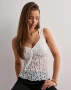 Nelly - Hvid - Romantic Lace Sleeveless Top