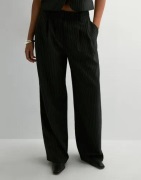 Only - Sort - Onlreina Hw Pleat Str Pins Pant Tlr