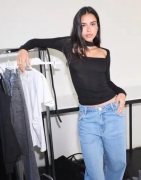 Nelly - Sort - Neck Detail LS Top