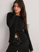 Nelly - Sort - Front Button LS Top