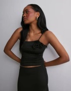 Nelly - Sort - Rose Strap Top